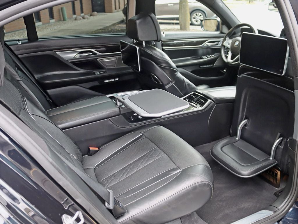 2016 BMW 7 Series 750i xDrive M-Sport - 22930394 - 33