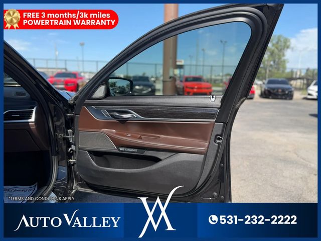 2016 BMW 7 Series 750i xDrive Sedan 4D - 23042888 - 18