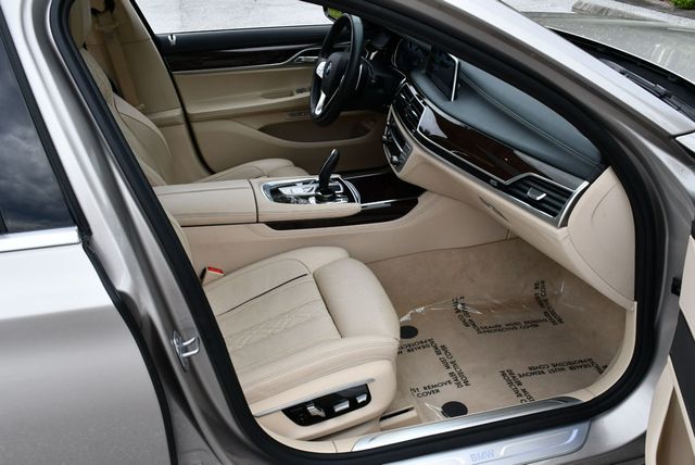 2016 BMW 7 Series 750i xDrive Sedan W/Luxury Rear Seating Package - 23085436 - 19