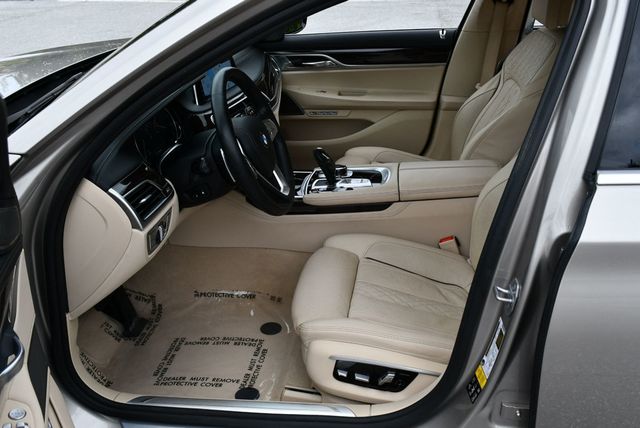 2016 BMW 7 Series 750i xDrive Sedan W/Luxury Rear Seating Package - 23085436 - 44