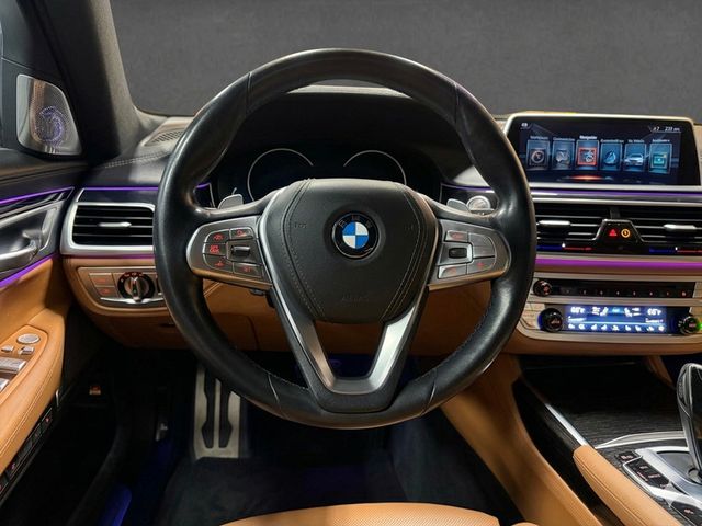 2016 BMW 7 Series CLEAN CARFAX, 750i, AWD, PAN SUNROOF, M SPORT, AUTOBAHN PKG - 23023172 - 4