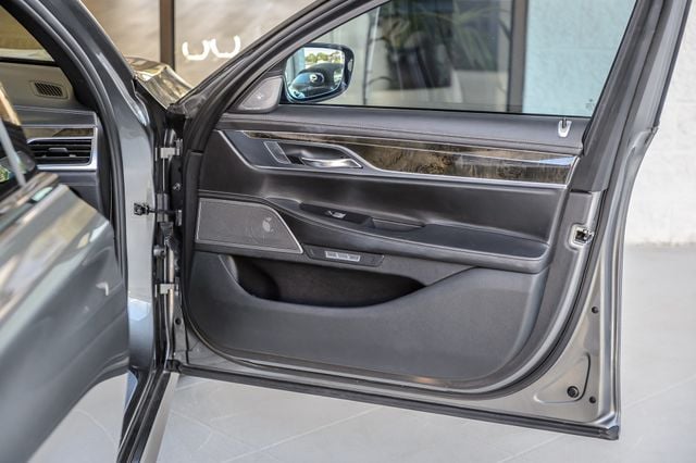 2016 BMW 7 Series M SPORT - NAV - BACKUP CAM - PANO ROOF - GORGEOUS - 22994321 - 55