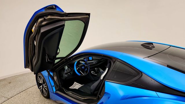 2016 BMW i8 2dr Cpe  - 23067911 - 10
