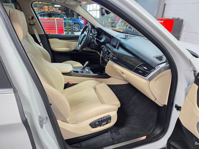 2016 BMW X5 xDrive35i - 23007047 - 43