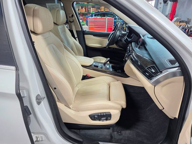 2016 BMW X5 xDrive35i - 23007047 - 44