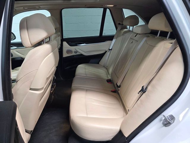 2016 BMW X5 xDrive35i - 23007047 - 56