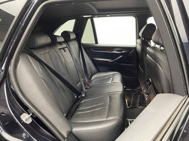 2016 BMW X5 xDrive35i - 22996393 - 37