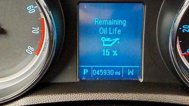 2016 Buick Encore 4dr Sport Touring with Navigation System - 22979677 - 13