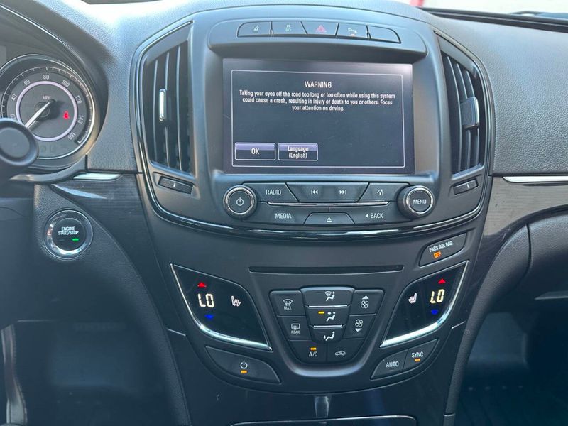 2016 Buick Regal 4dr Sedan Premium II FWD - 22883308 - 34