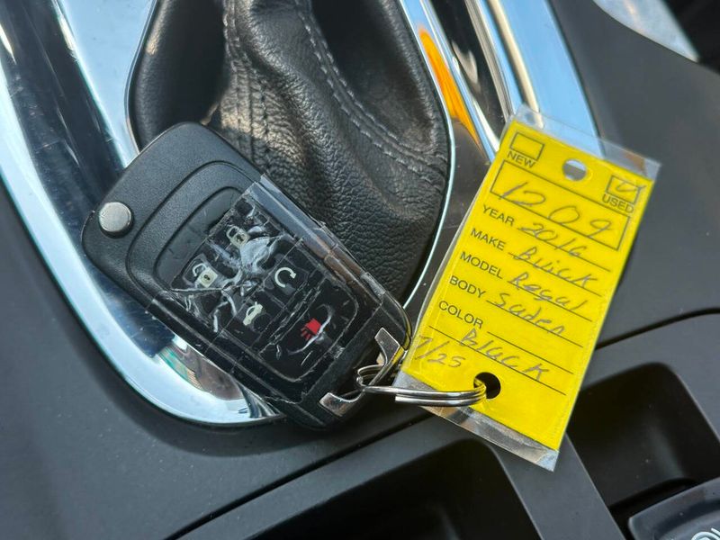 2016 Buick Regal 4dr Sedan Premium II FWD - 22883308 - 45
