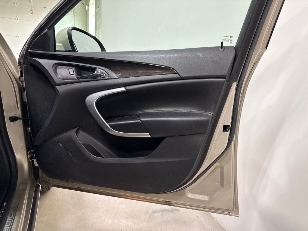 2016 Buick Regal 4dr Sedan Turbo FWD - 23069123 - 30