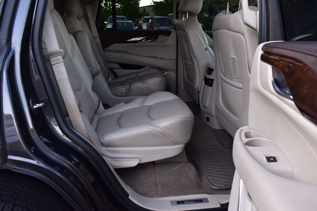 2016 Cadillac Escalade Luxury photo 19