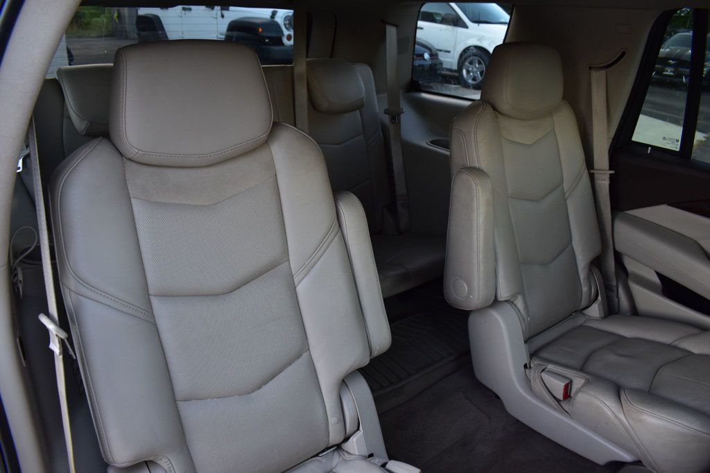 2016 Cadillac Escalade Luxury photo 20