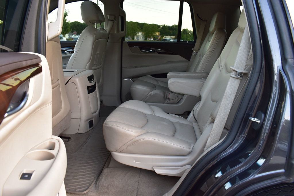 2016 Cadillac Escalade Luxury photo 22