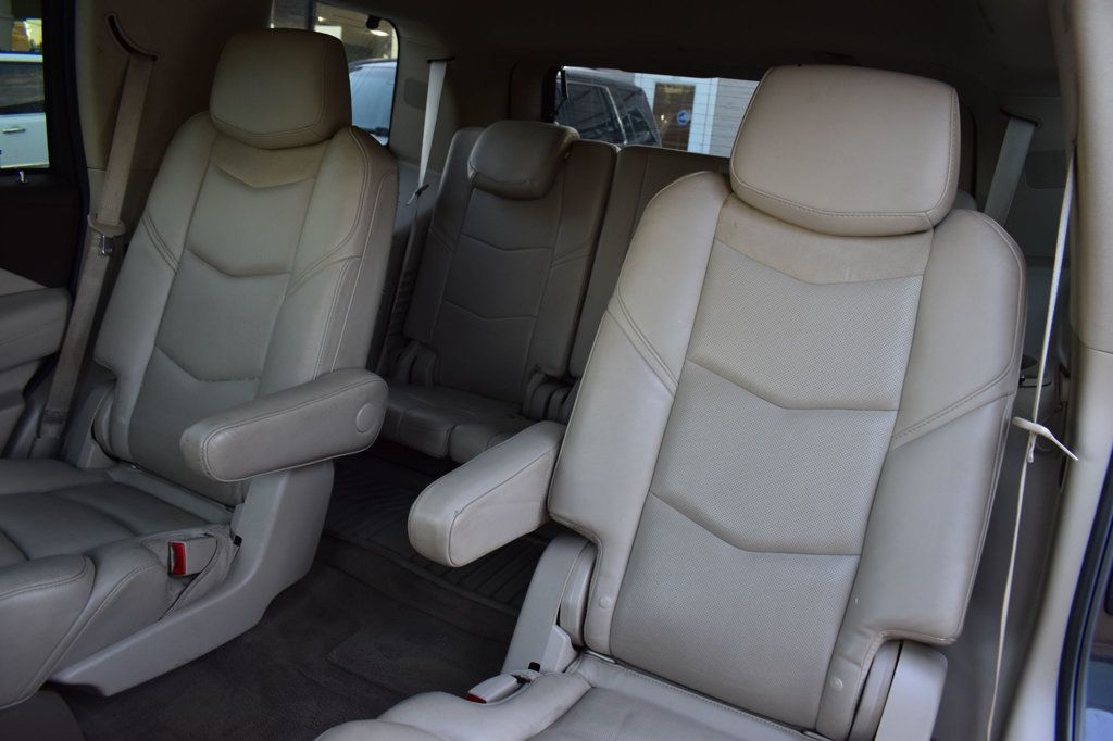 2016 Cadillac Escalade Luxury photo 23