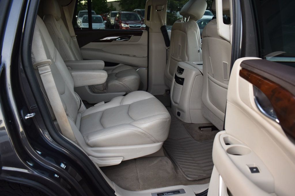 2016 Cadillac Escalade Luxury photo 25