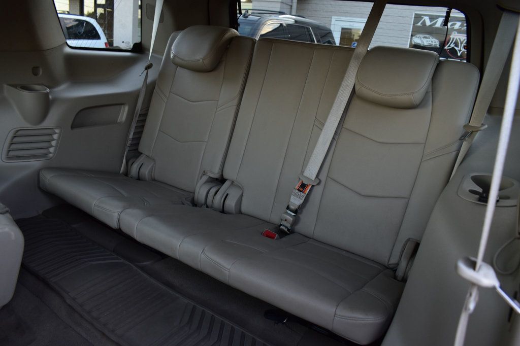 2016 Cadillac Escalade Luxury photo 27