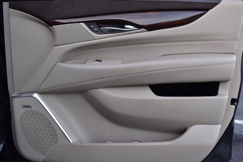 2016 Cadillac Escalade Luxury photo 50