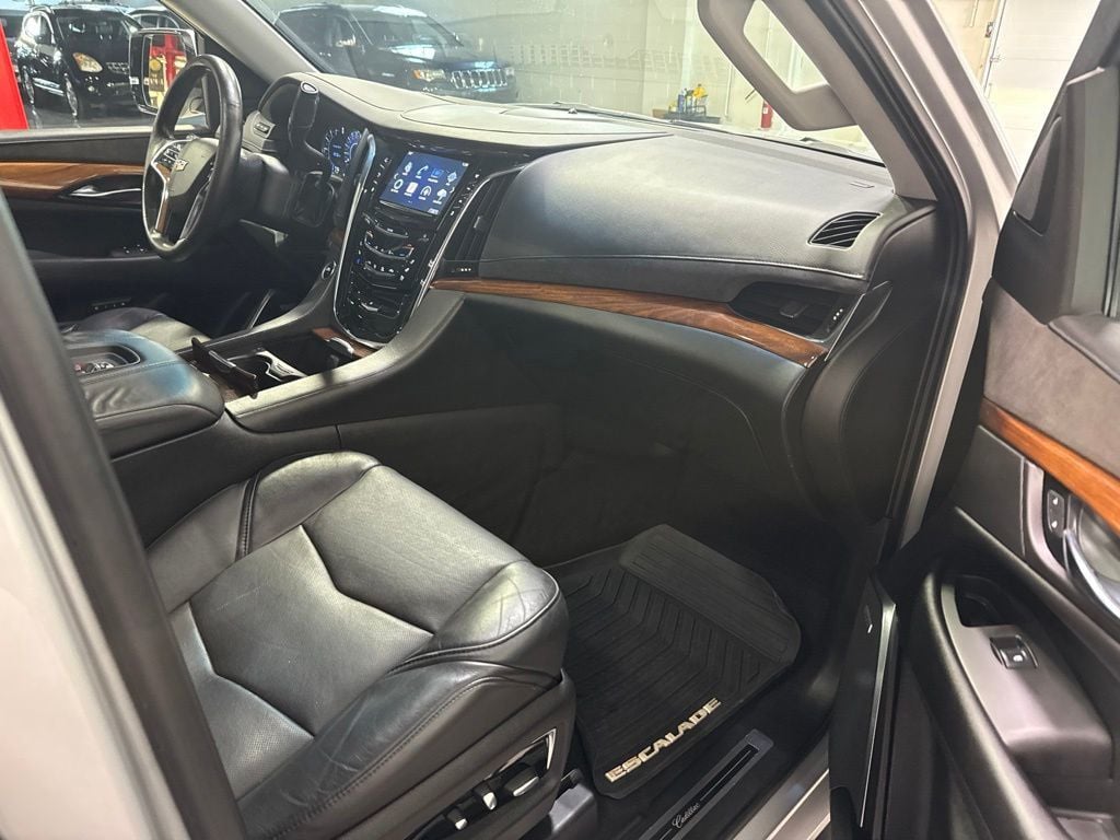 2016 Cadillac Escalade 4WD 4dr Luxury Collection - 23043415 - 31