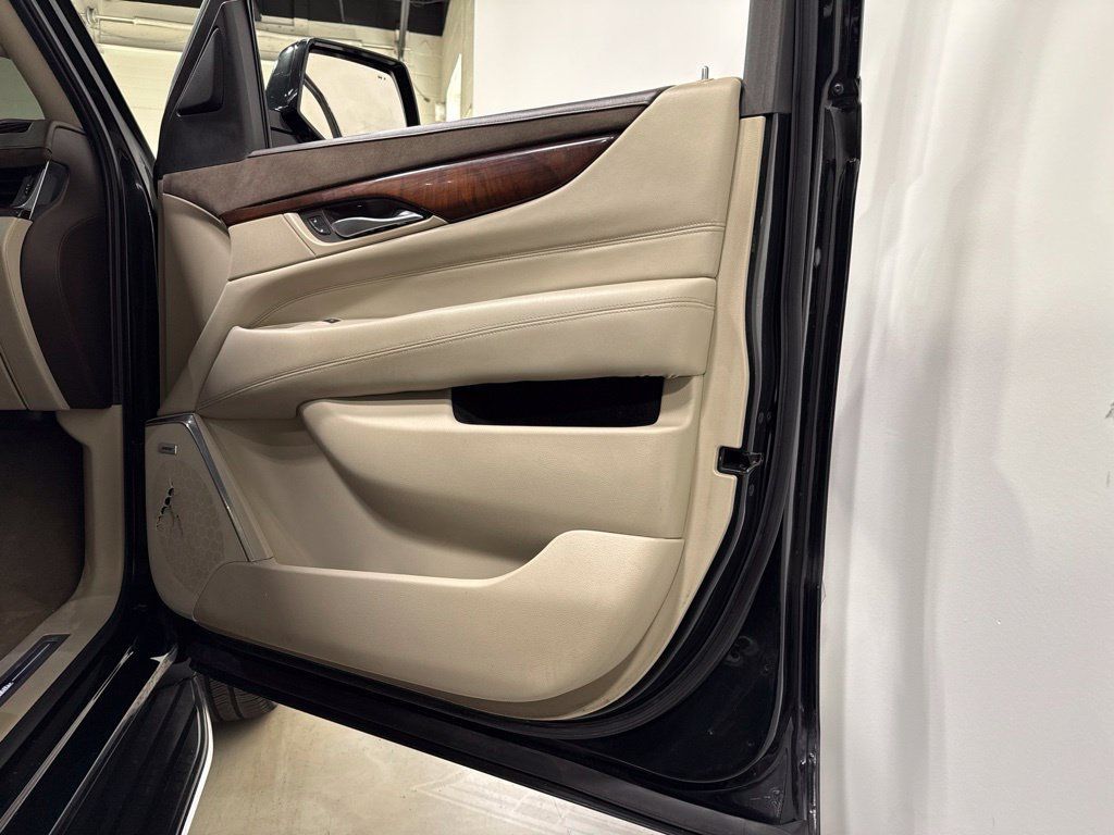 2016 Cadillac Escalade 4WD 4dr Luxury Collection - 23085501 - 30