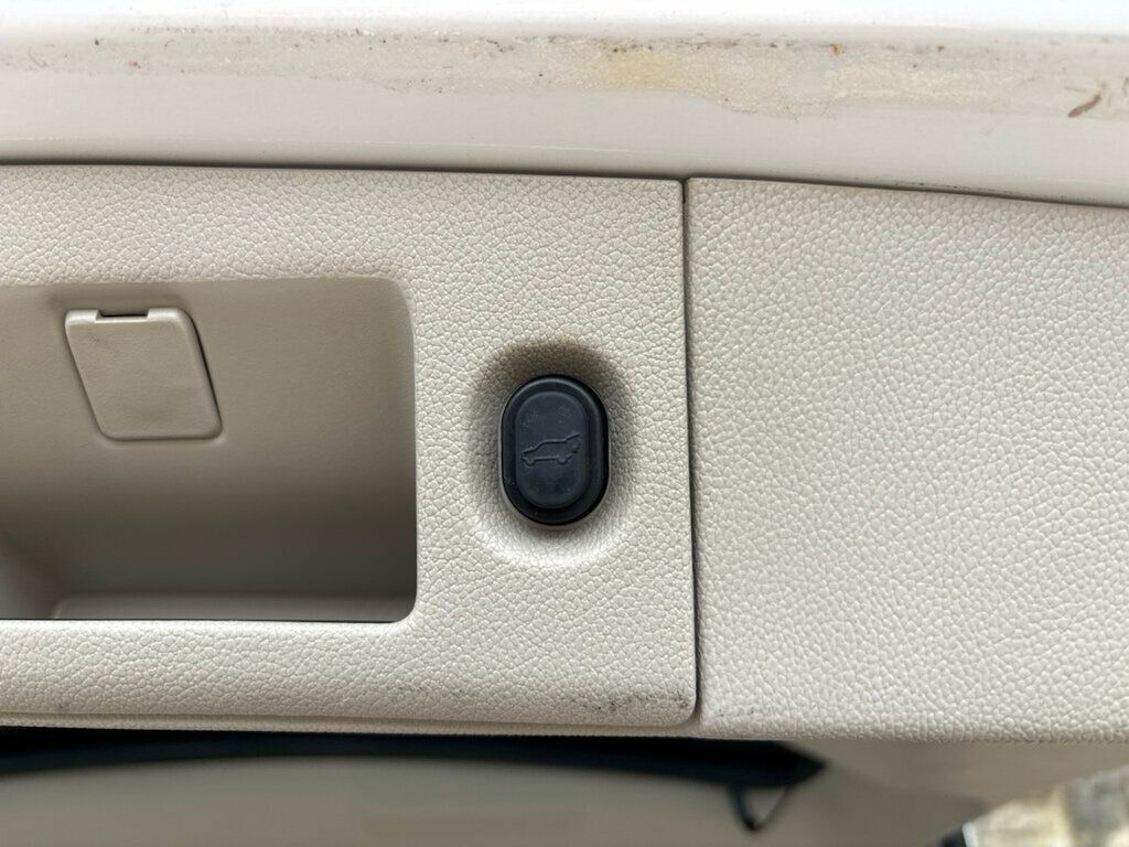 2016 Cadillac Escalade 4WD 4dr Luxury Collection - 22970307 - 40