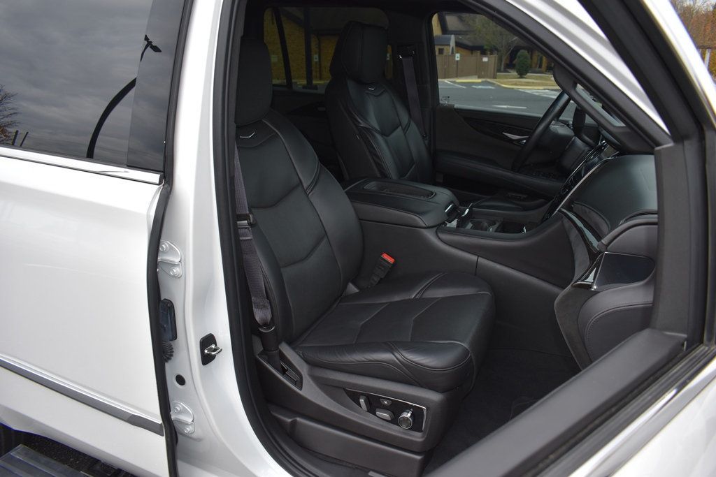2016 Cadillac Escalade Platinum photo 2