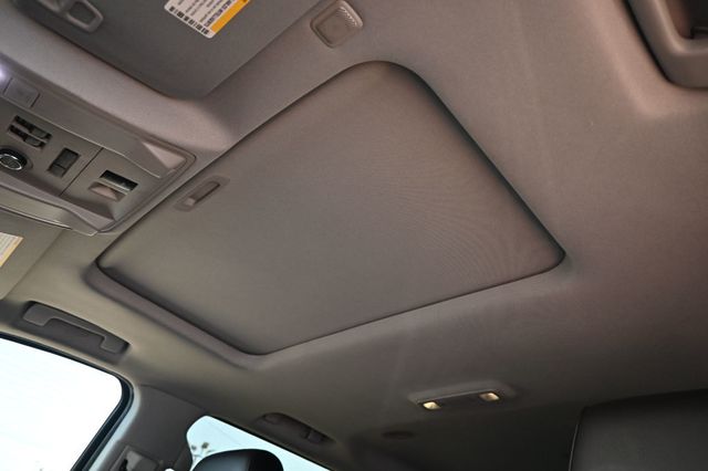 2016 Cadillac Escalade Luxury Collection - 23036574 - 14