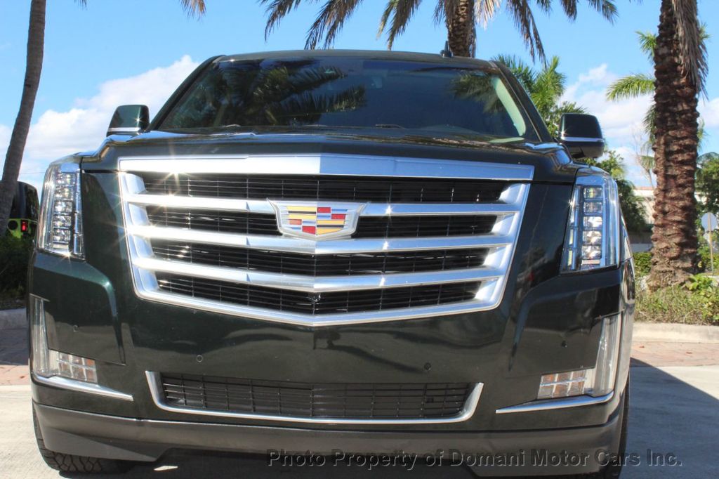 2016 Cadillac Escalade Luxury photo 2