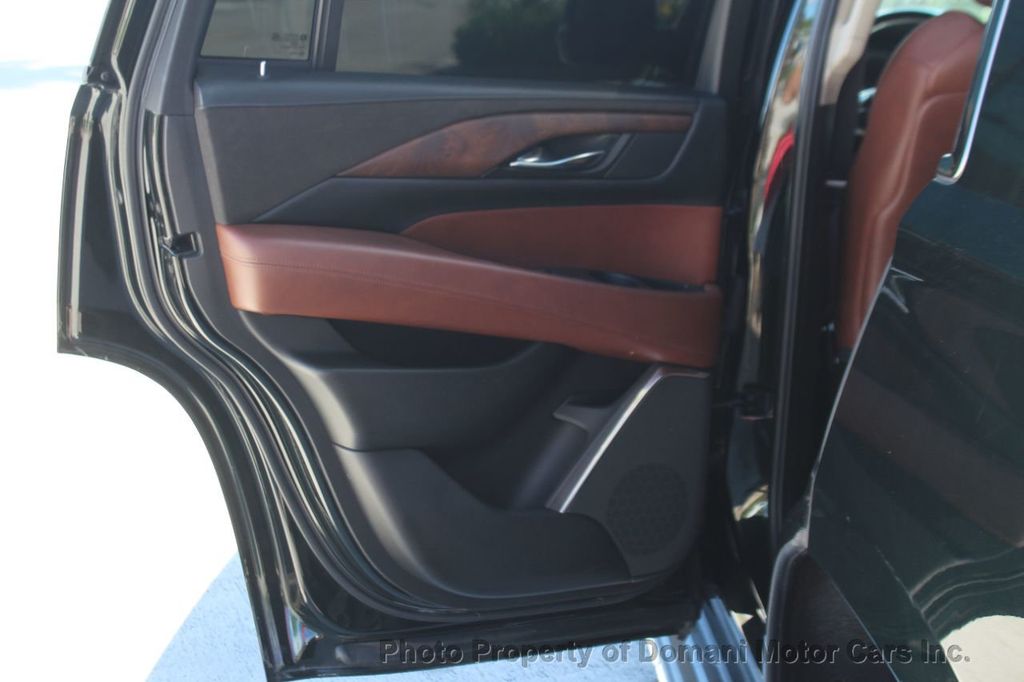 2016 Cadillac Escalade Luxury photo 16