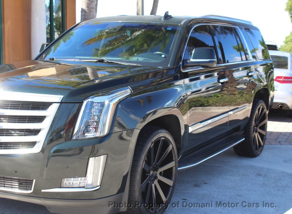 2016 Cadillac Escalade Luxury photo 3