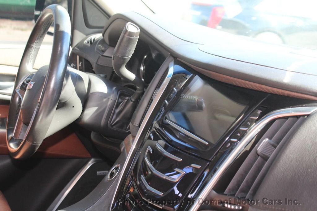 2016 Cadillac Escalade Luxury photo 4