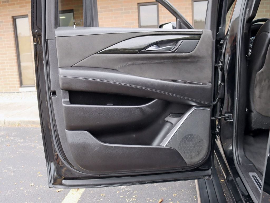 2016 Cadillac Escalade ESV Platinum photo 30