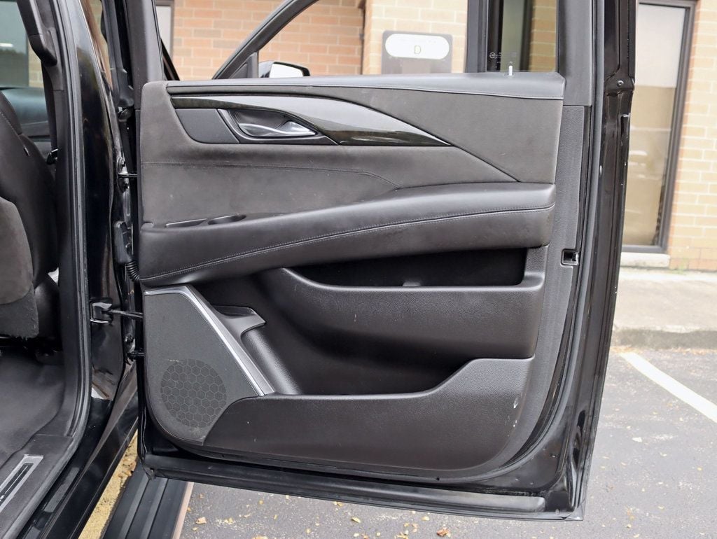 2016 Cadillac Escalade ESV Platinum photo 31