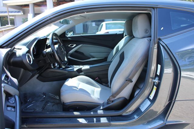 2016 Chevrolet Camaro 2dr Coupe 1LT - 23076064 - 12