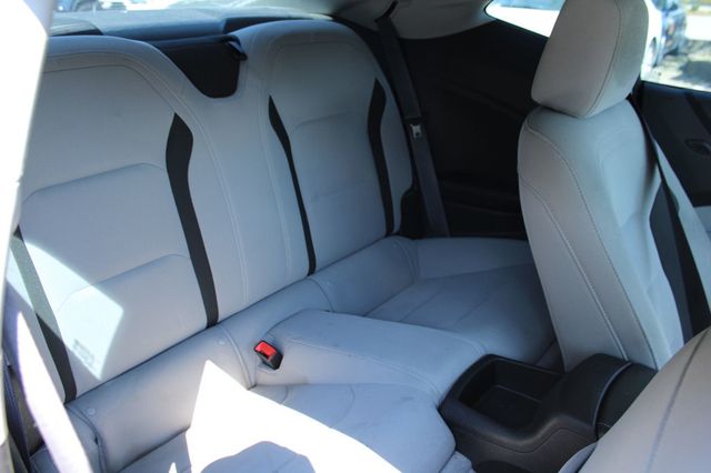 2016 Chevrolet Camaro 2dr Coupe 1LT - 23076064 - 27