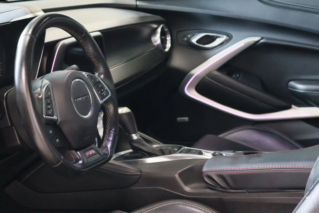 2016 Chevrolet Camaro 2SS Coupe photo 13