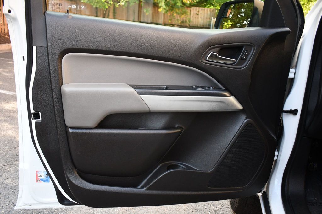 2016 Chevrolet Colorado LT photo 13