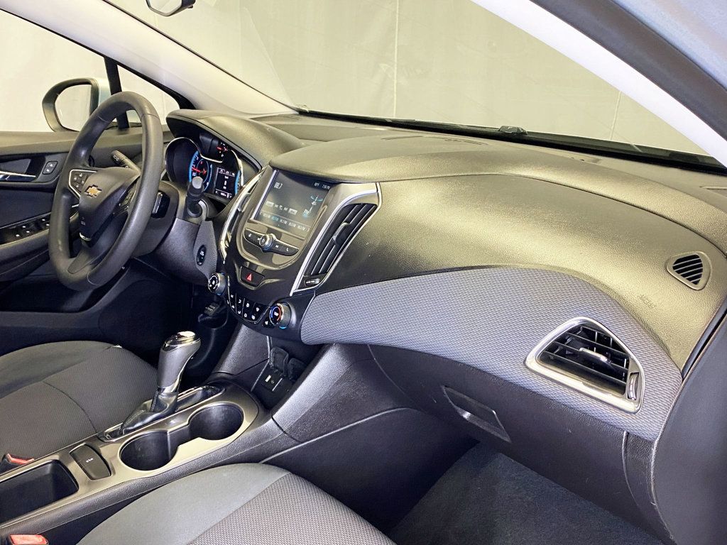 2016 Chevrolet CRUZE 4dr Sedan Automatic LT - 22943791 - 36