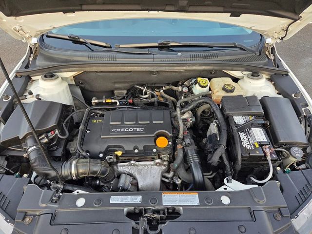 2016 Chevrolet Cruze Limited 2LT Sedan 4D - 22989100 - 17