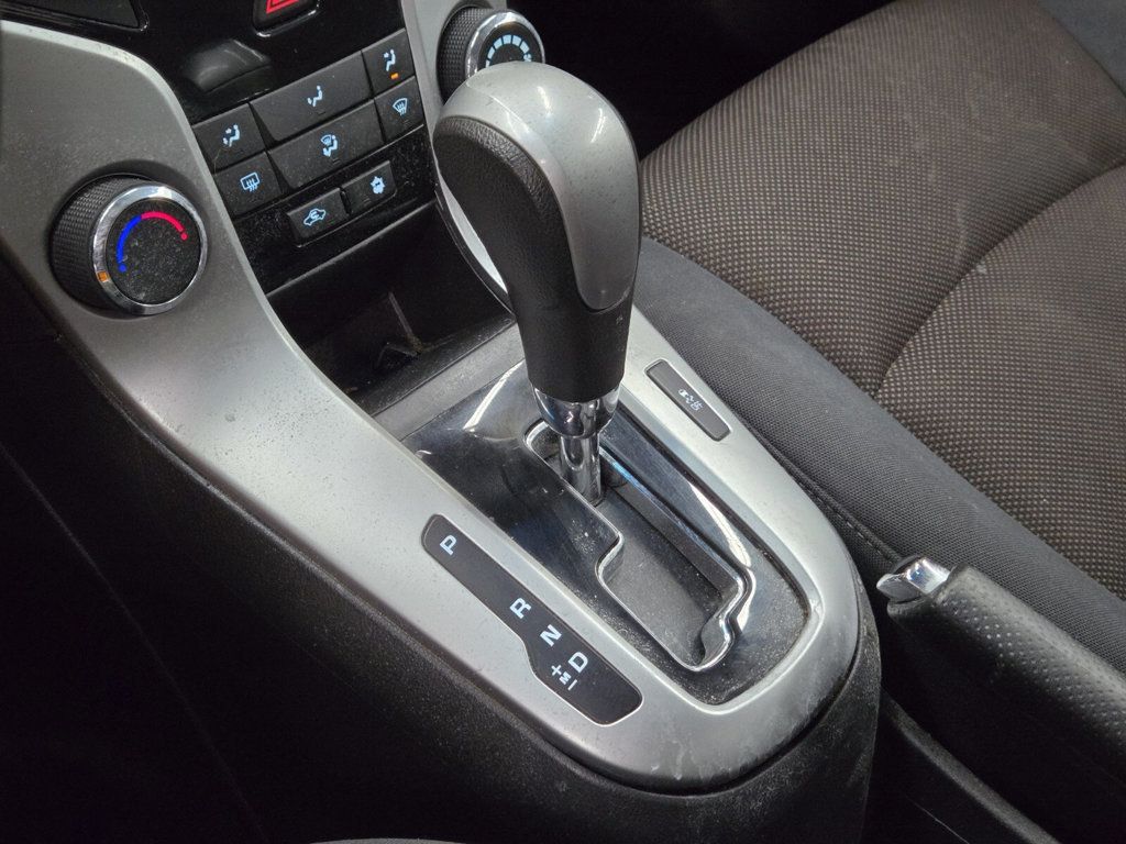 2016 Chevrolet Cruze Limited 4dr Sedan Automatic LT w/1LT - 22933787 - 16