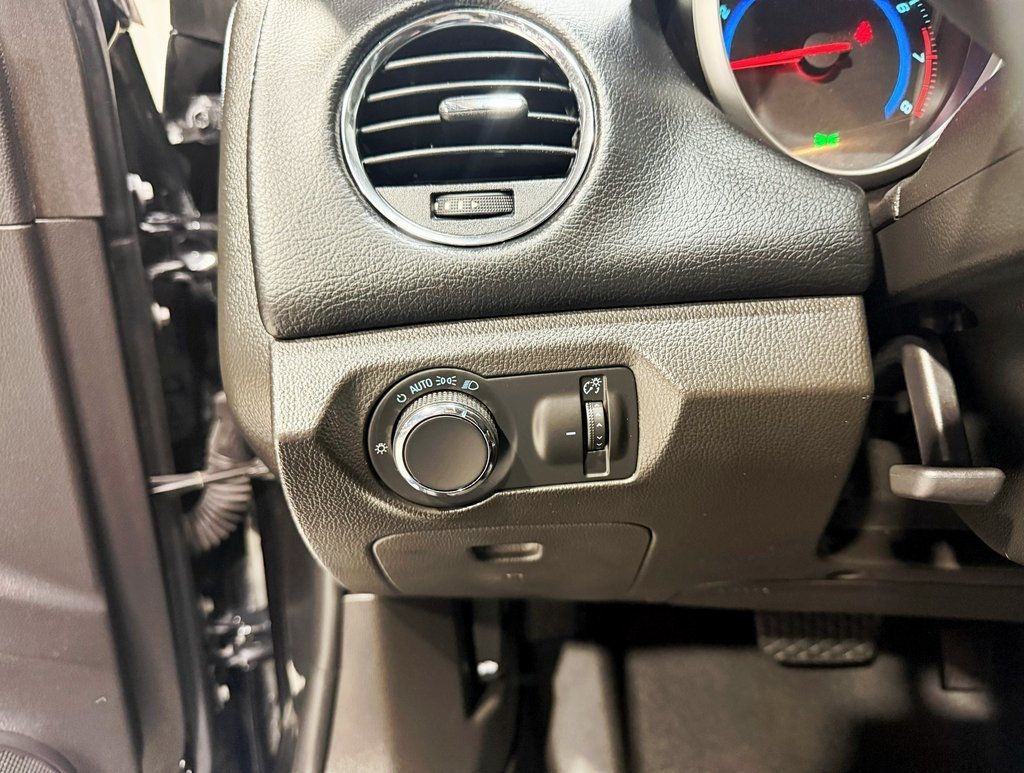 2016 Chevrolet Cruze Limited 4dr Sedan Automatic LT w/1LT - 22928486 - 11