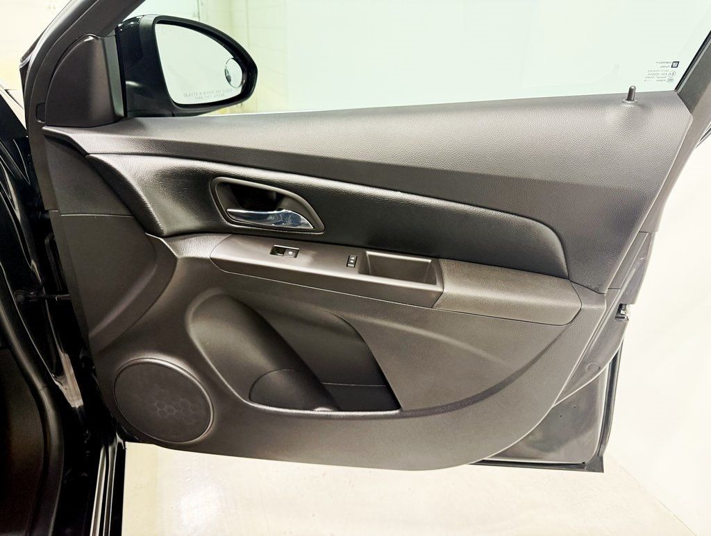 2016 Chevrolet Cruze Limited 4dr Sedan Automatic LT w/1LT - 22928486 - 29