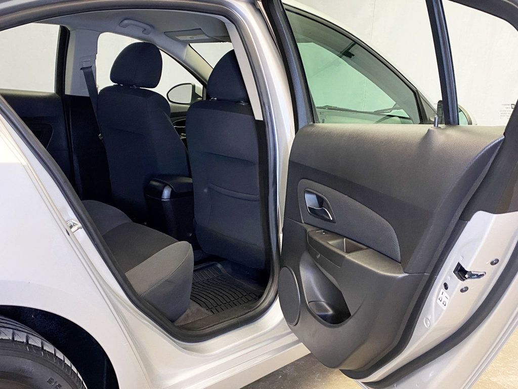 2016 Chevrolet Cruze Limited 4dr Sedan Automatic LT w/1LT - 22984468 - 35