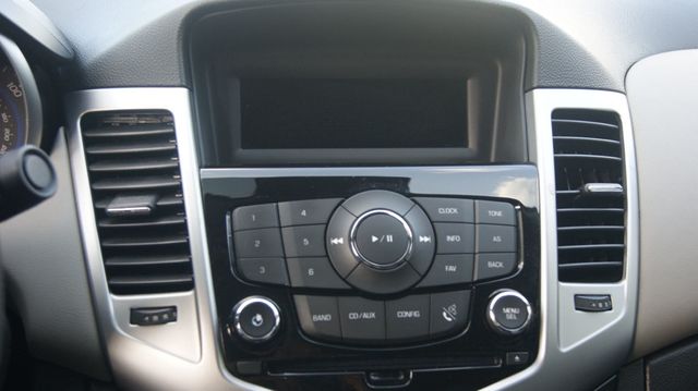 2016 Chevrolet Cruze Limited JUST SERVICED , VERY CLEAN INSIDE AND OUT  - 22909935 - 11