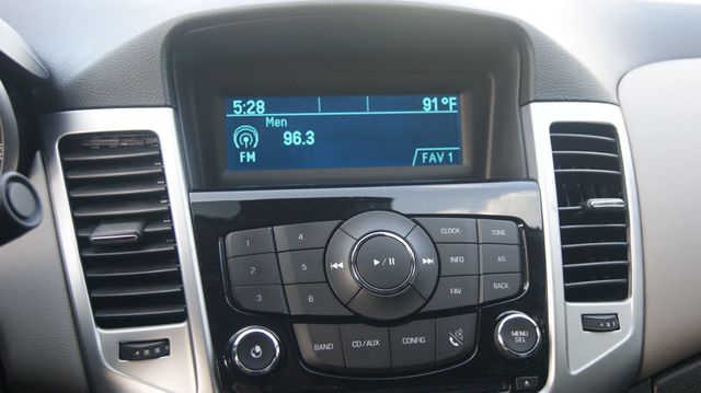 2016 Chevrolet Cruze Limited JUST SERVICED , VERY CLEAN INSIDE AND OUT  - 22909935 - 12