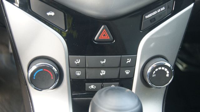 2016 Chevrolet Cruze Limited JUST SERVICED , VERY CLEAN INSIDE AND OUT  - 22909935 - 13