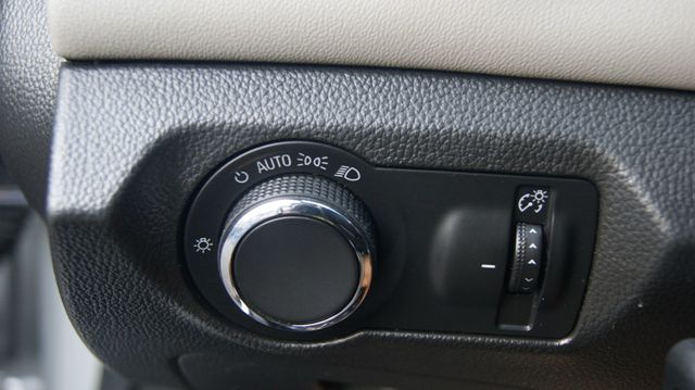 2016 Chevrolet Cruze Limited JUST SERVICED , VERY CLEAN INSIDE AND OUT  - 22909935 - 15