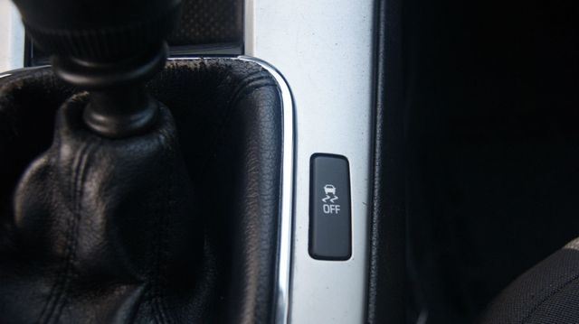 2016 Chevrolet Cruze Limited JUST SERVICED , VERY CLEAN INSIDE AND OUT  - 22909935 - 19