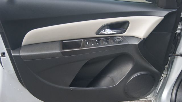 2016 Chevrolet Cruze Limited JUST SERVICED , VERY CLEAN INSIDE AND OUT  - 22909935 - 21