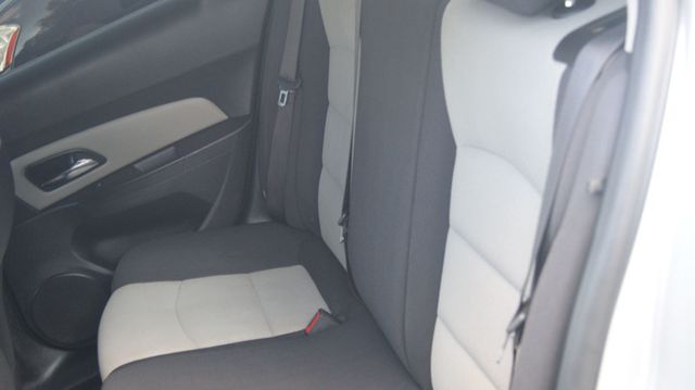 2016 Chevrolet Cruze Limited JUST SERVICED , VERY CLEAN INSIDE AND OUT  - 22909935 - 26